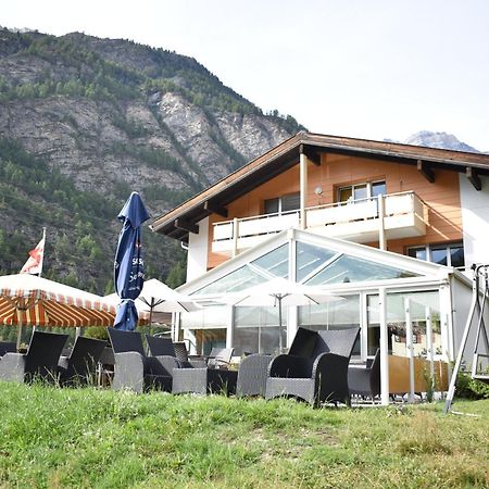 Restaurant & Hostel Hole In One Randa Luaran gambar