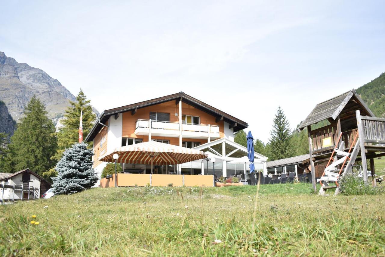 Restaurant & Hostel Hole In One Randa Luaran gambar