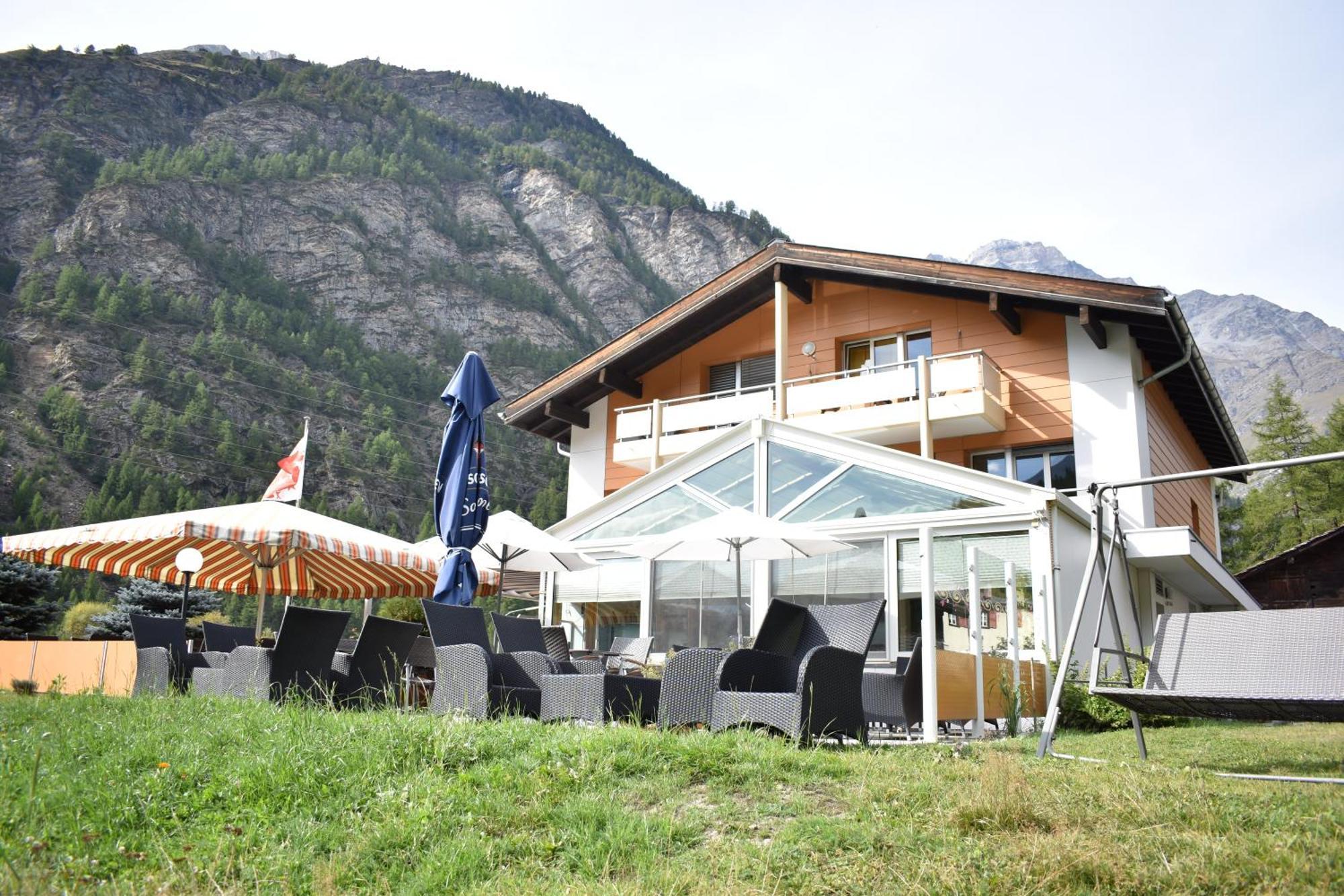 Restaurant & Hostel Hole In One Randa Luaran gambar